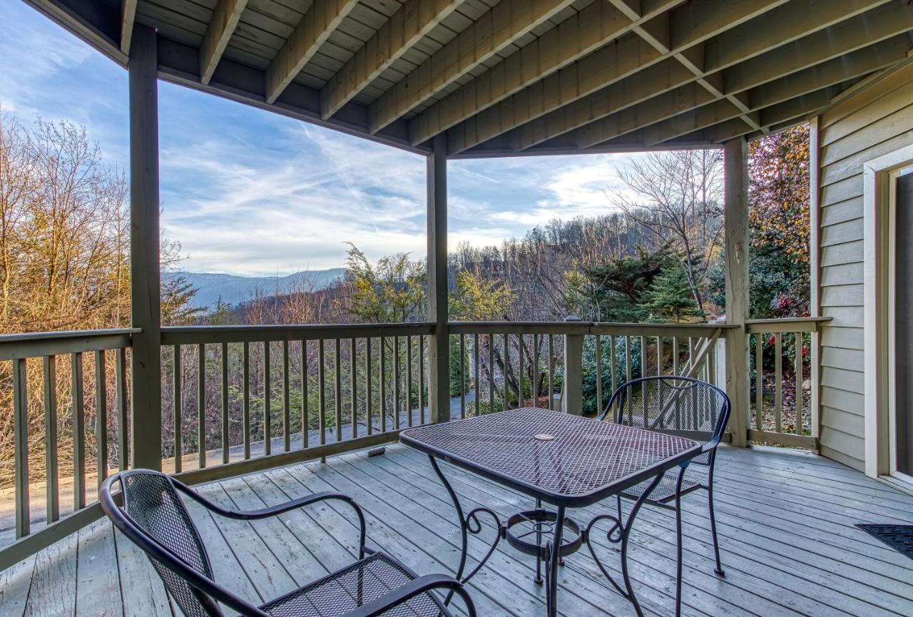 Tree Tops Retreat: Luxury Mountain Suites with Hot Tub and Bear Sightings Gatlinburg Exterior photo