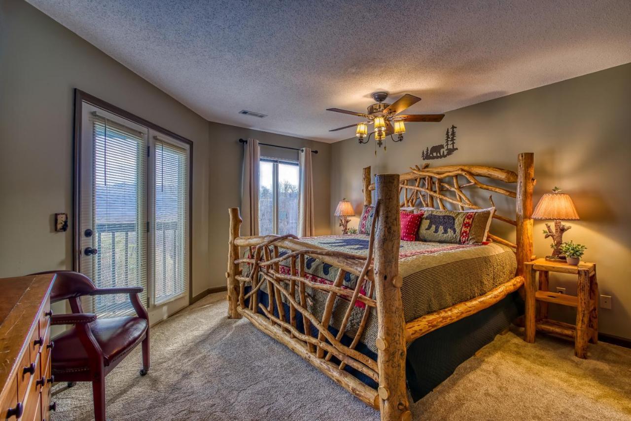 Tree Tops Retreat: Luxury Mountain Suites with Hot Tub and Bear Sightings Gatlinburg Exterior photo