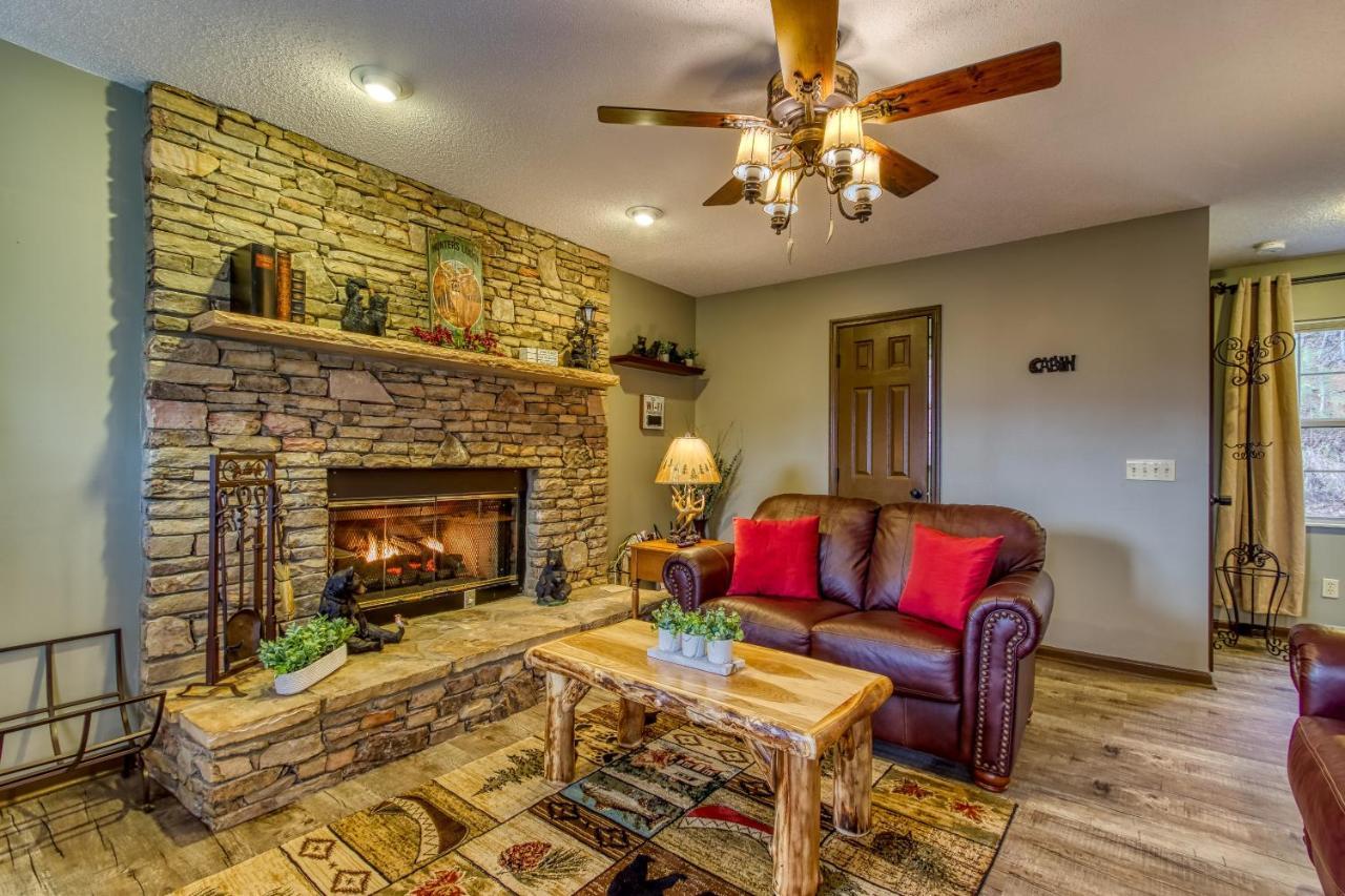 Tree Tops Retreat: Luxury Mountain Suites with Hot Tub and Bear Sightings Gatlinburg Exterior photo