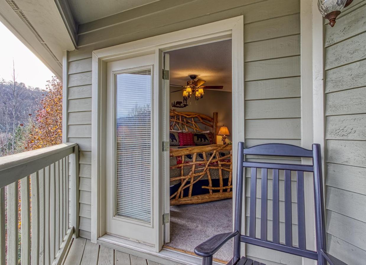 Tree Tops Retreat: Luxury Mountain Suites with Hot Tub and Bear Sightings Gatlinburg Exterior photo