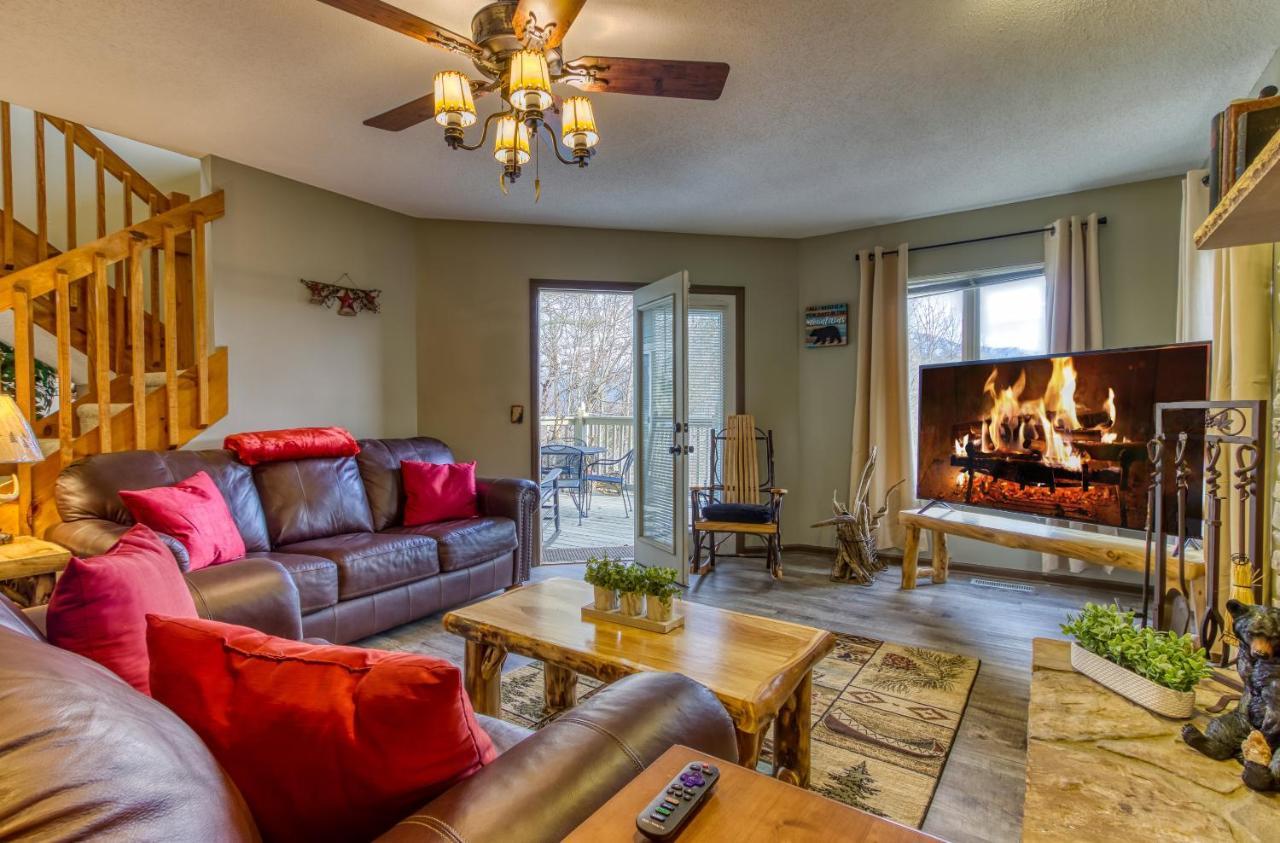 Tree Tops Retreat: Luxury Mountain Suites with Hot Tub and Bear Sightings Gatlinburg Exterior photo