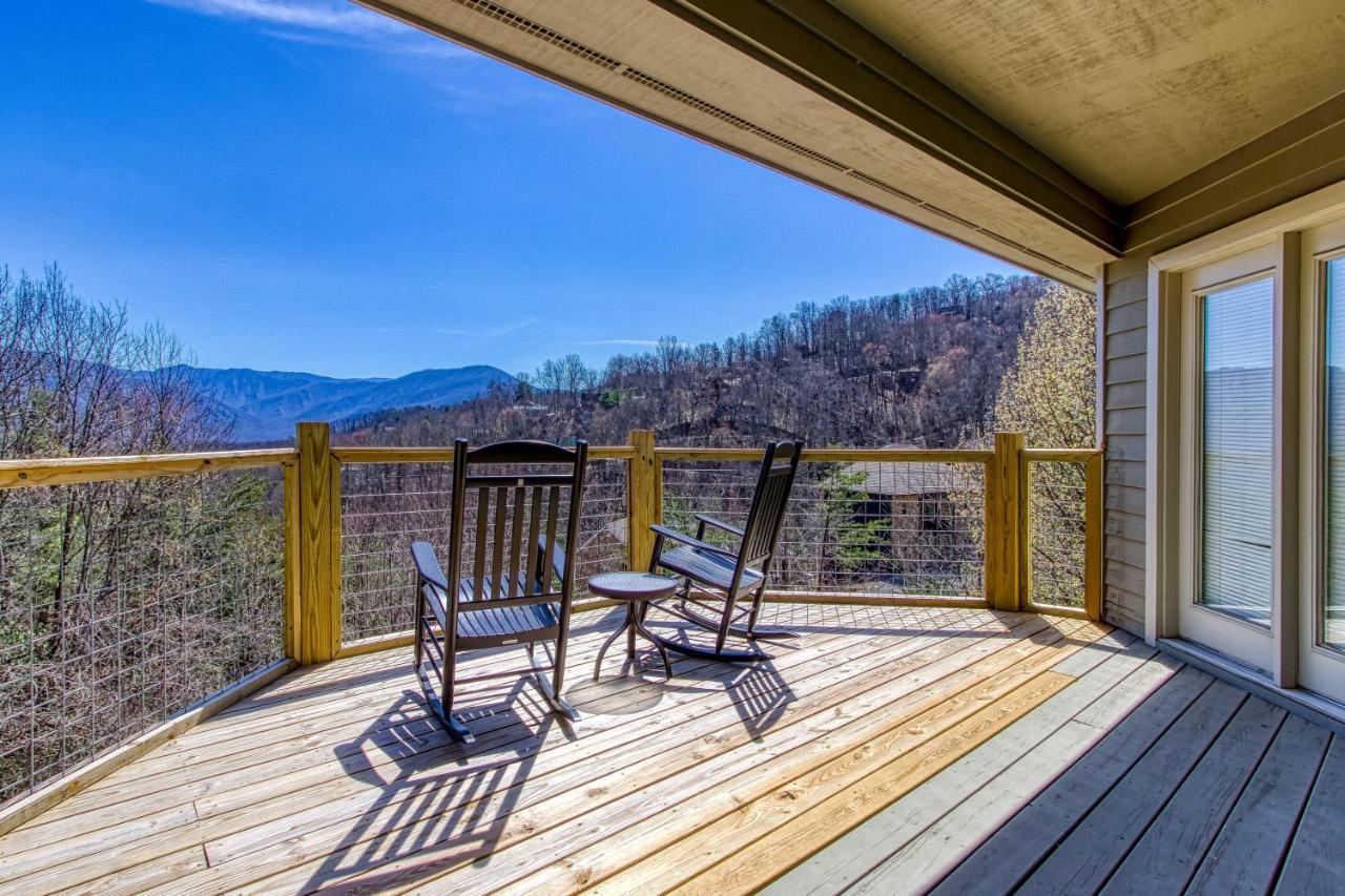 Tree Tops Retreat: Luxury Mountain Suites with Hot Tub and Bear Sightings Gatlinburg Exterior photo
